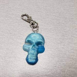 Ocean Blue Resin Skull Keychain • Handmade Epoxy • Beach-Inspired Ombre